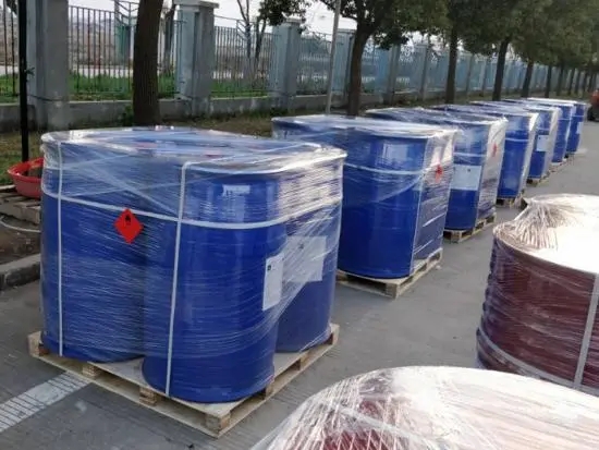 Quais são as aplicações específicas do trimetil ortoformato?